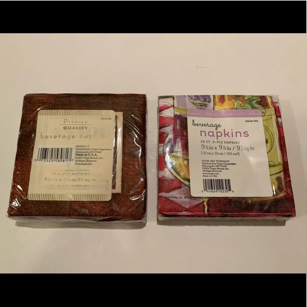 NWT LOT OF 2 WINE THEMED BEVERAGE NAPKINS.